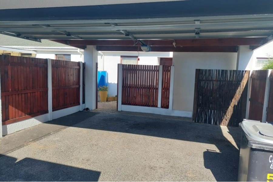 1 Bedroom Property for Sale in Winelands Western Cape